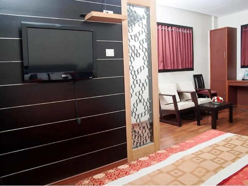 Hotel Blue Chip Kochi 2*,  Índia